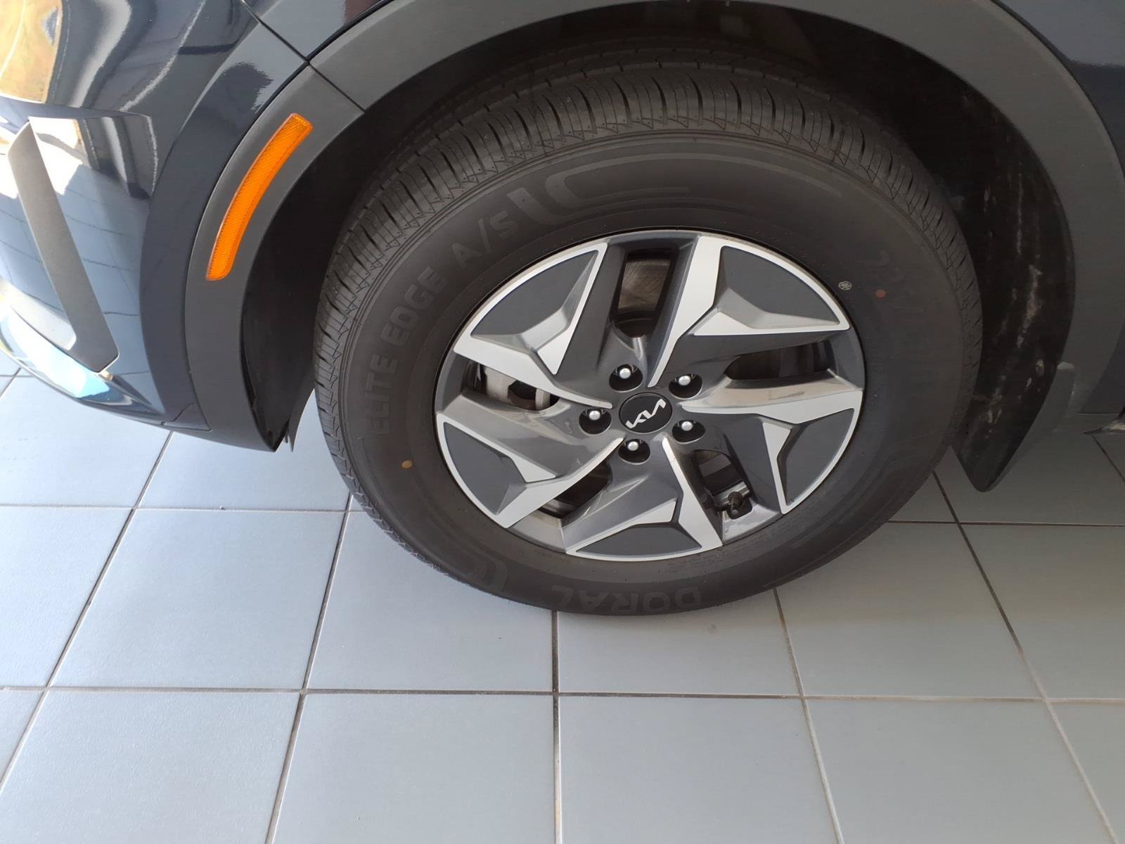 Used 2022 Kia Sorento S AWD/4WD image 9