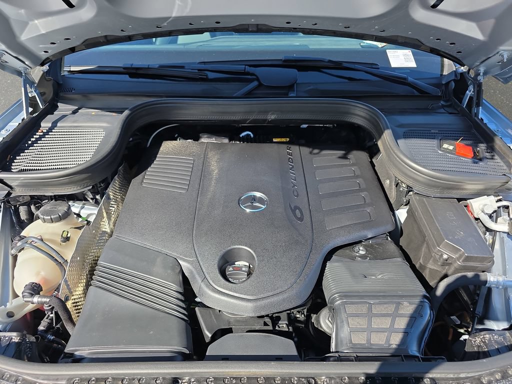 Used 2025 Mercedes-Benz GLS 450 4MATIC w/ AMG Line Exterior image 35