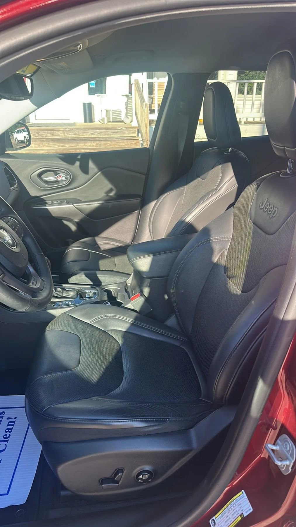 Used 2019 Jeep Cherokee Limited FWD image 11