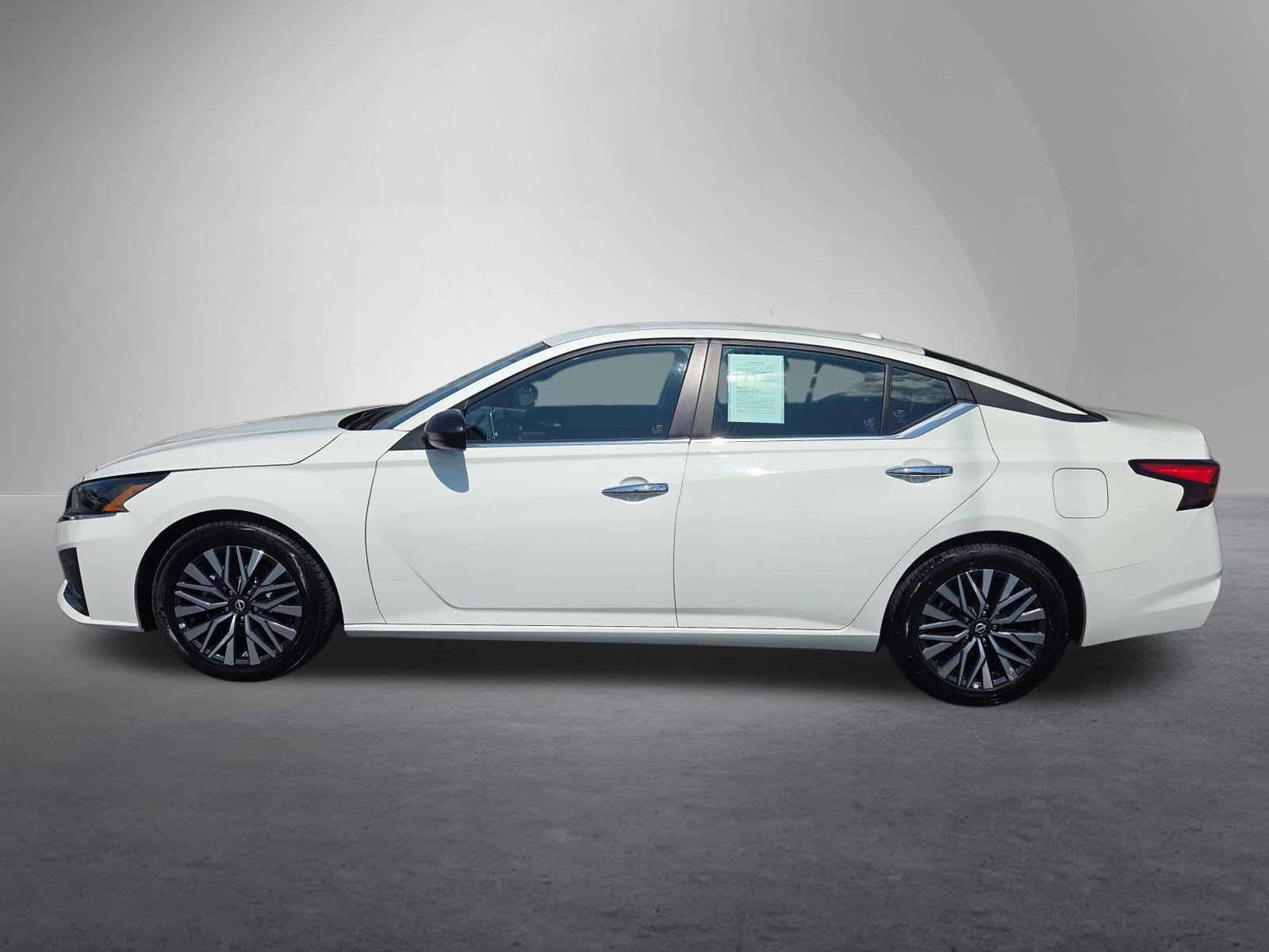 Used 2025 Nissan Altima 2.5 SV FWD image 7