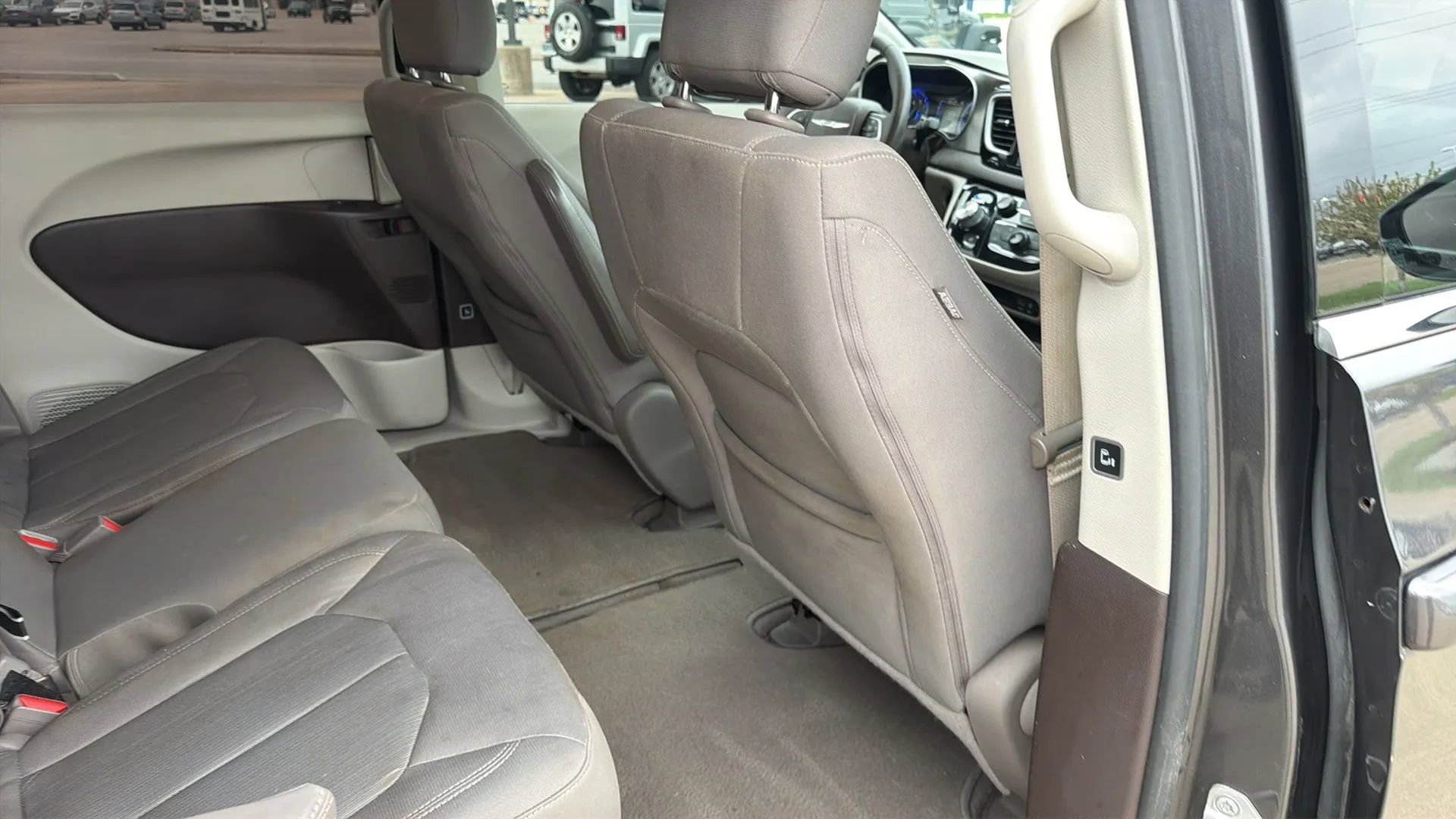 Used 2017 Chrysler Pacifica Touring image 77