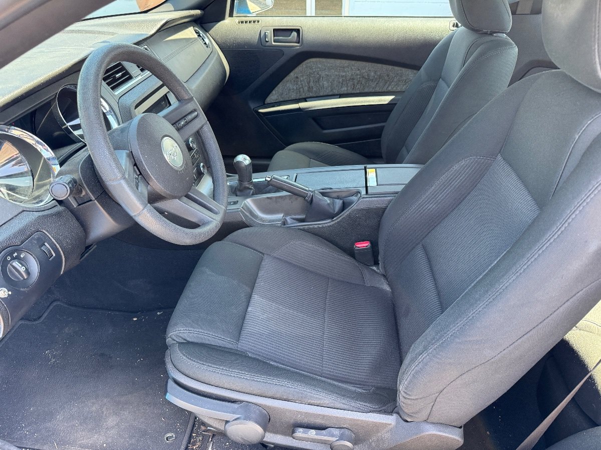 Used 2010 Ford Mustang Coupe RWD image 14