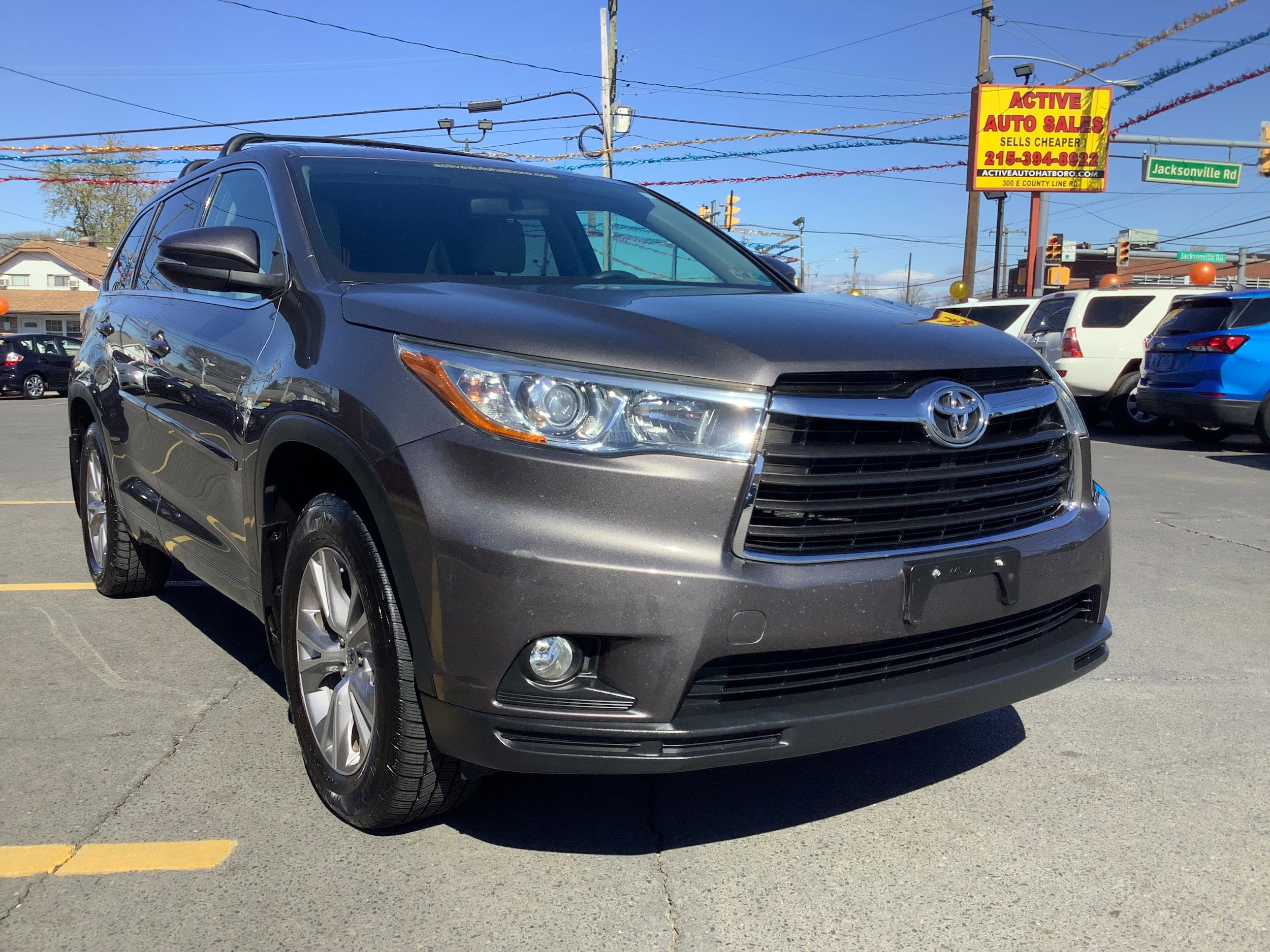 Used 2015 Toyota Highlander Plus AWD/4WD image 1