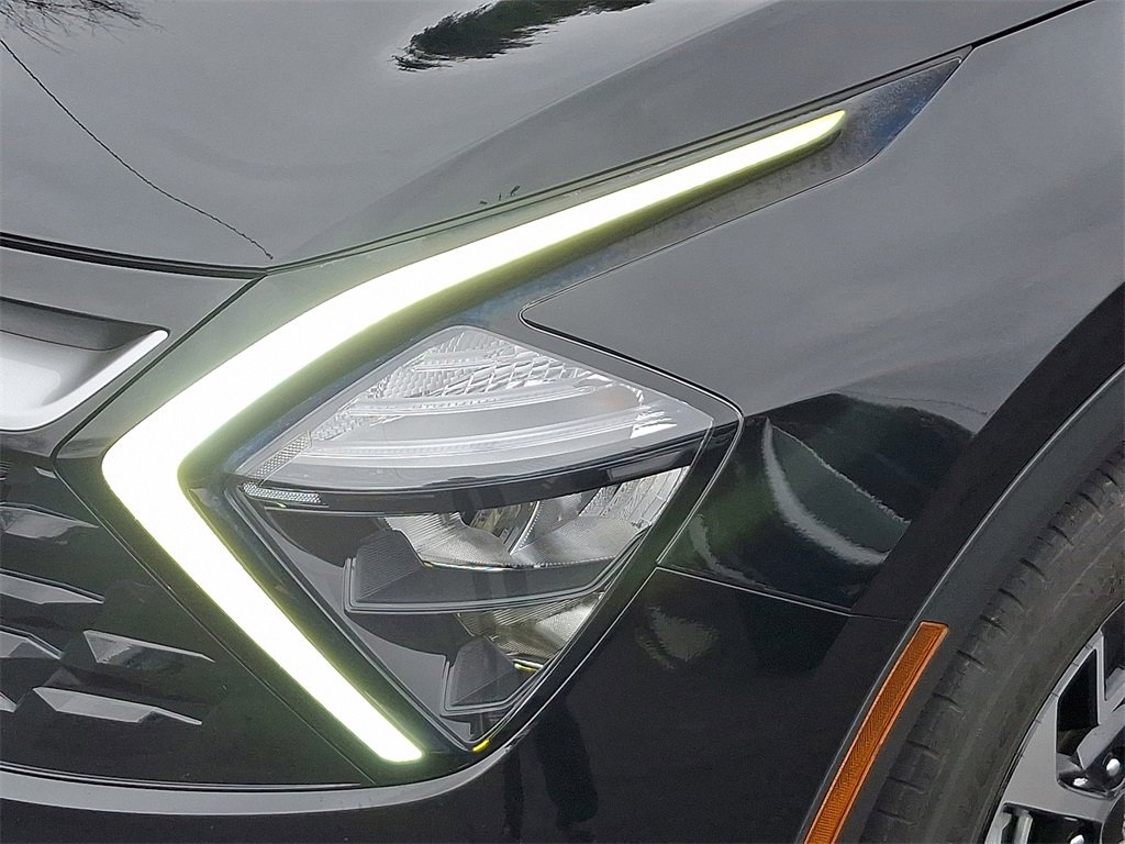 Used 2023 Kia Sportage EX image 9