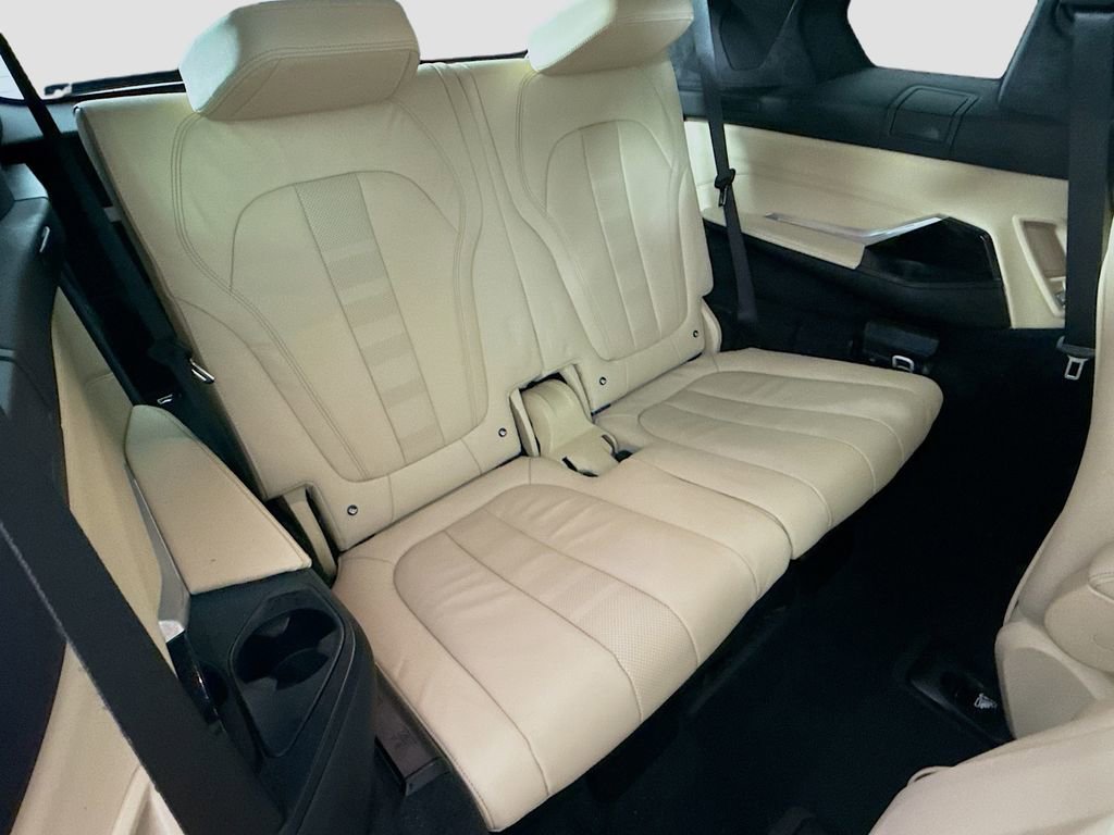 Used 2022 BMW X7 M50i image 18
