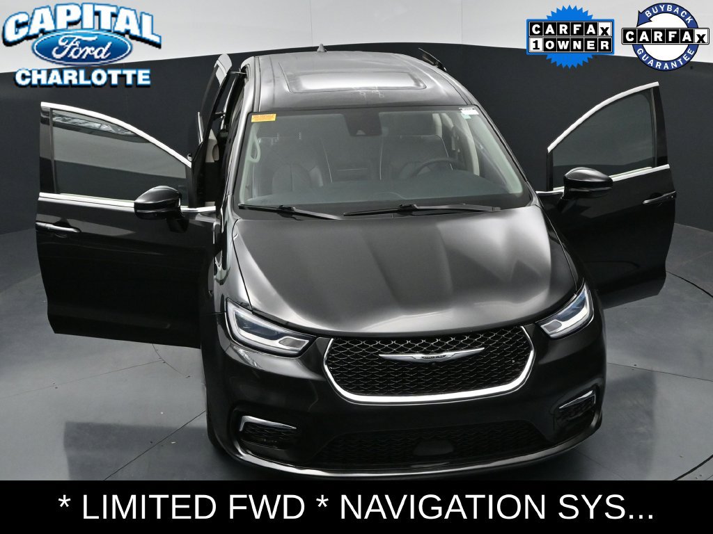 Used 2024 Chrysler Pacifica Limited FWD image 34