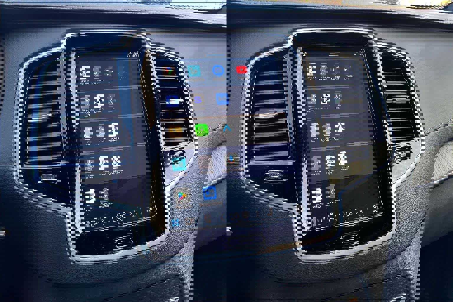 Used 2023 Volvo XC90 T8 Ultimate w/ Lounge Package image 39