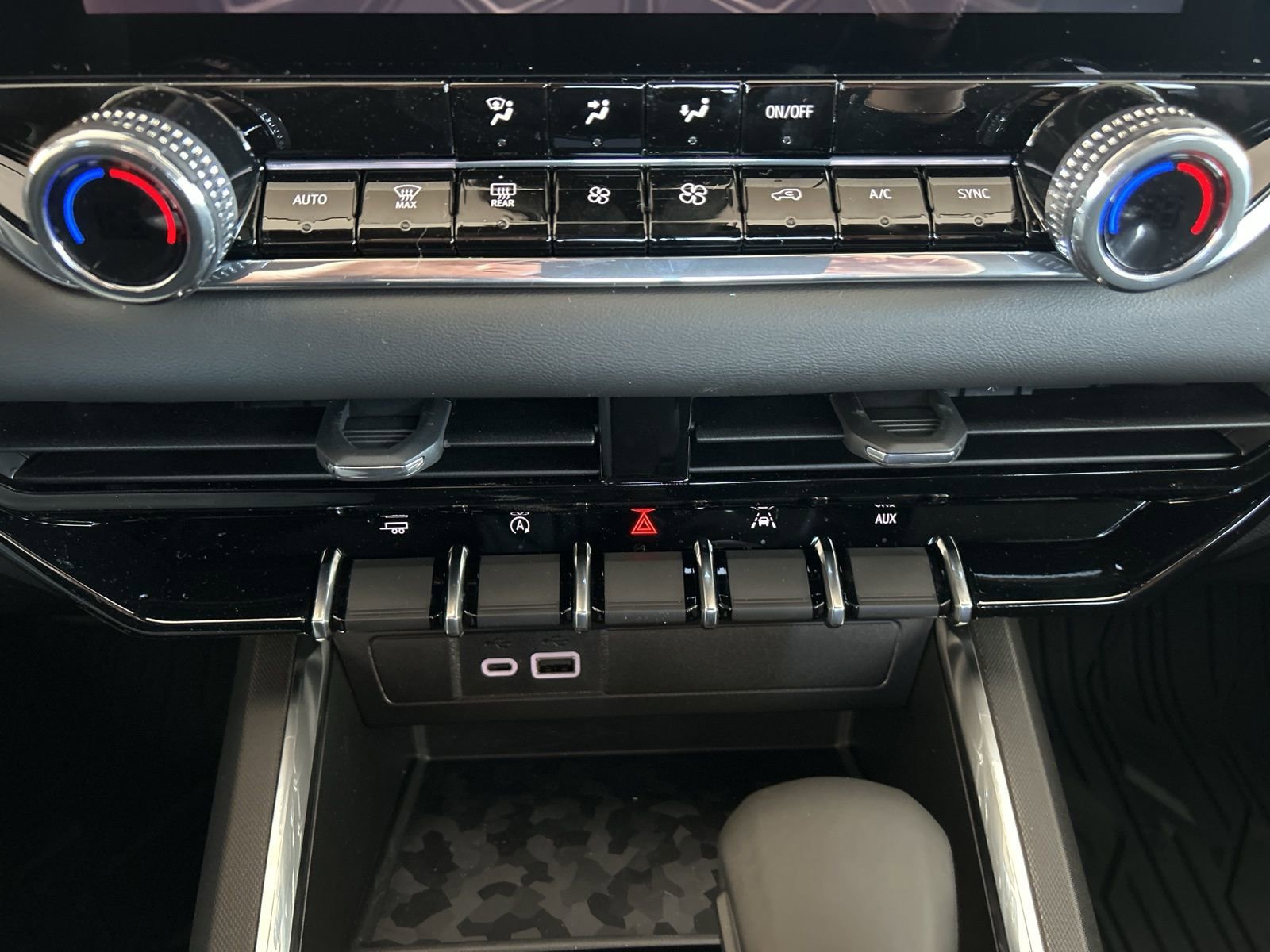 New 2026 GMC Canyon Elevation w/ Convenience Package RWD image 19