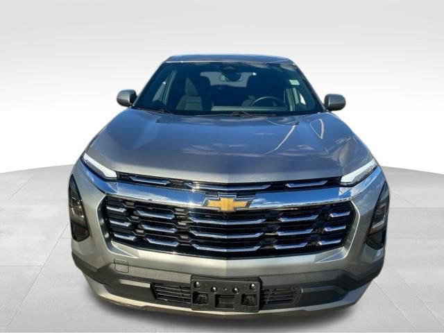 Used 2025 Chevrolet Equinox LT image 2
