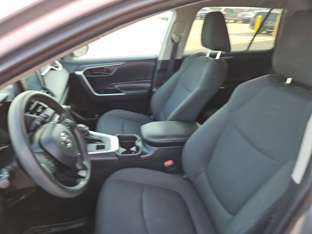 Used 2019 Toyota RAV4 LE image 14