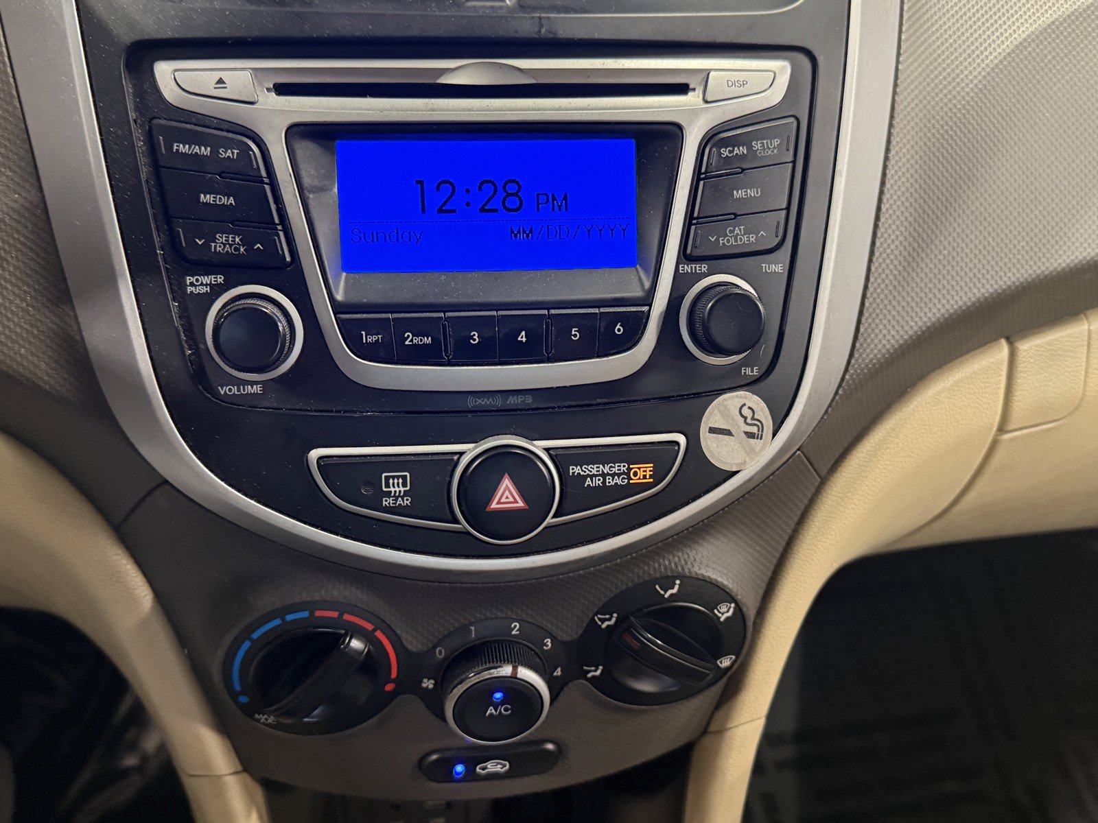 Used 2014 Hyundai Accent GLS FWD image 11