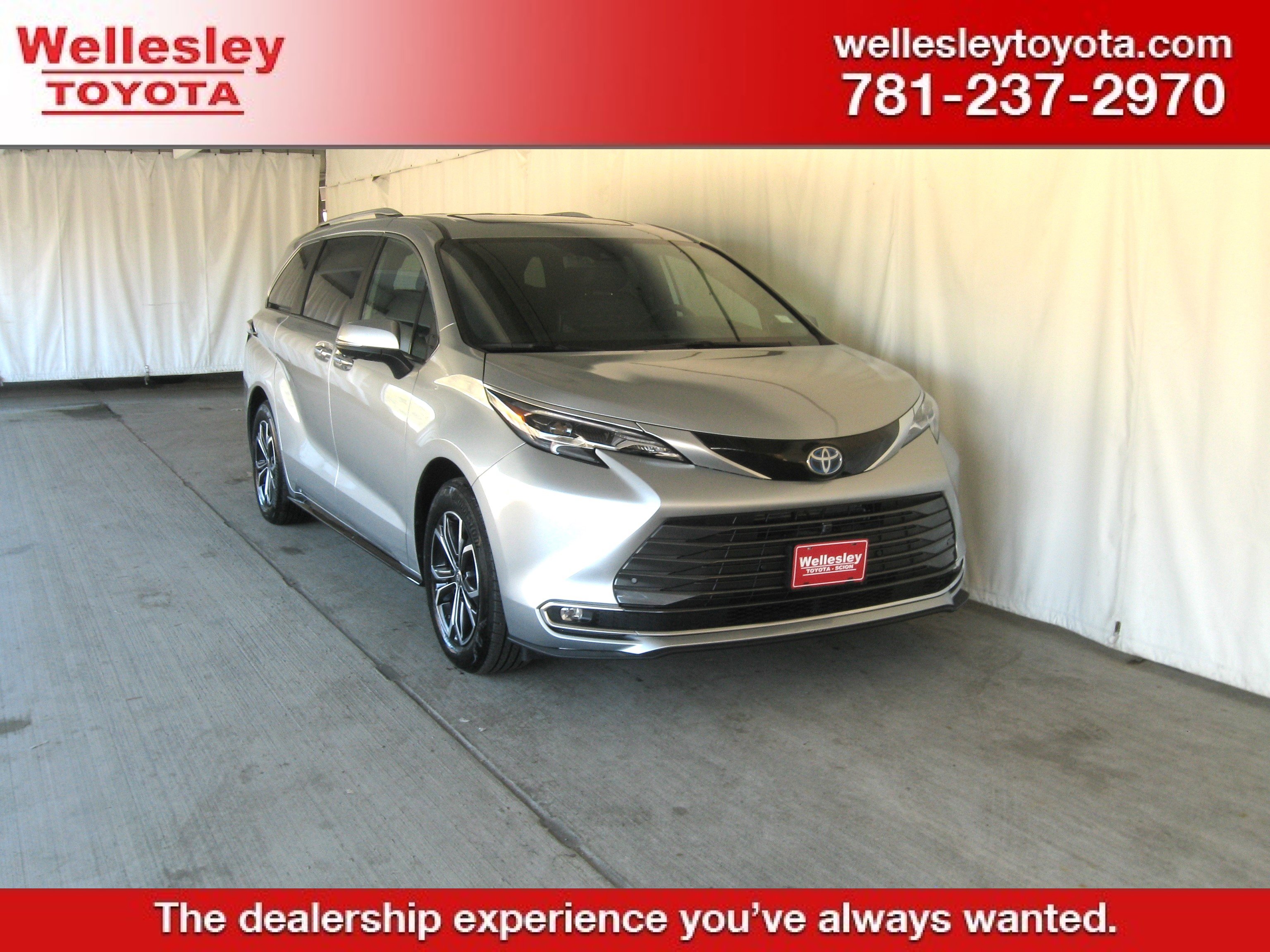 Used 2025 Toyota Sienna Platinum