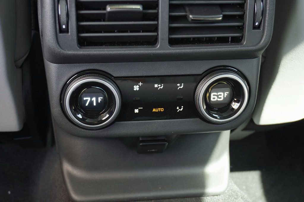 Certified 2026 Land Rover Range Rover Velar Dynamic SE AWD/4WD image 29