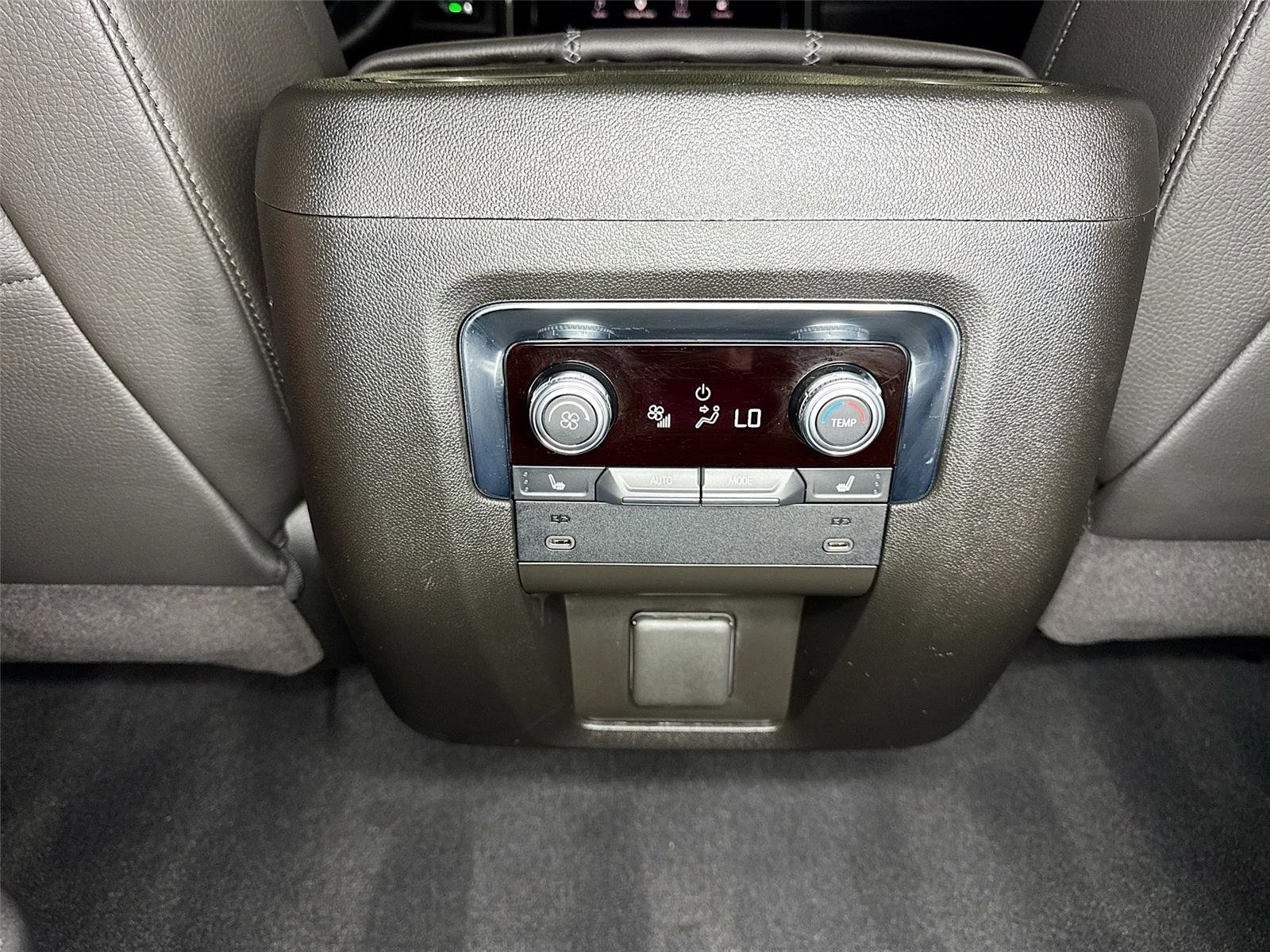 Used 2026 GMC Yukon Denali w/ Sun & Power Step Package AWD/4WD image 17