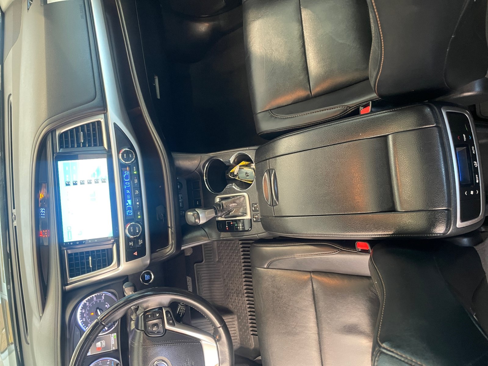 Used 2019 Toyota Highlander XLE FWD image 15