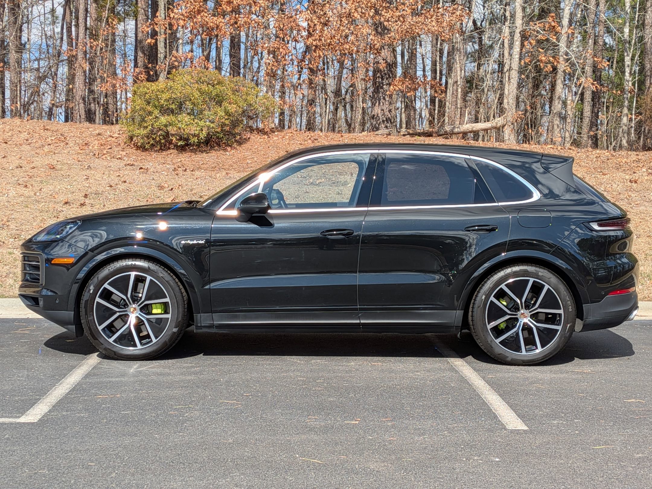 Used 2025 Porsche Cayenne GTS AWD/4WD image 2