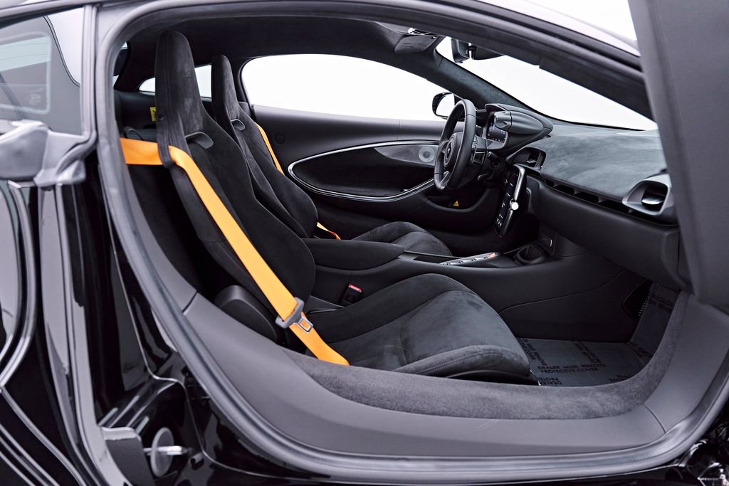 Used 2026 McLaren Artura RWD image 48