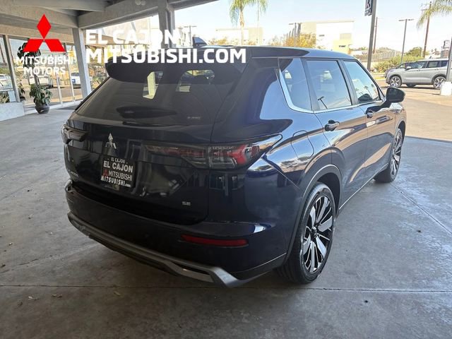 Used 2025 Mitsubishi Outlander SE image 3