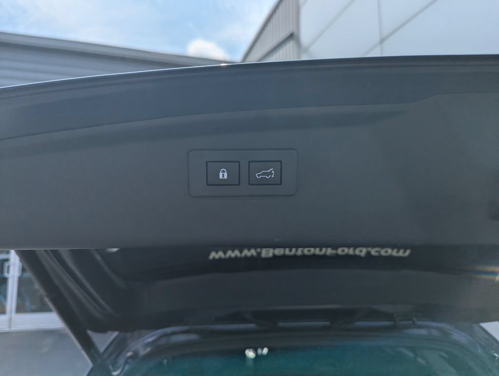 Used 2025 Subaru Outback Onyx Edition AWD/4WD image 48