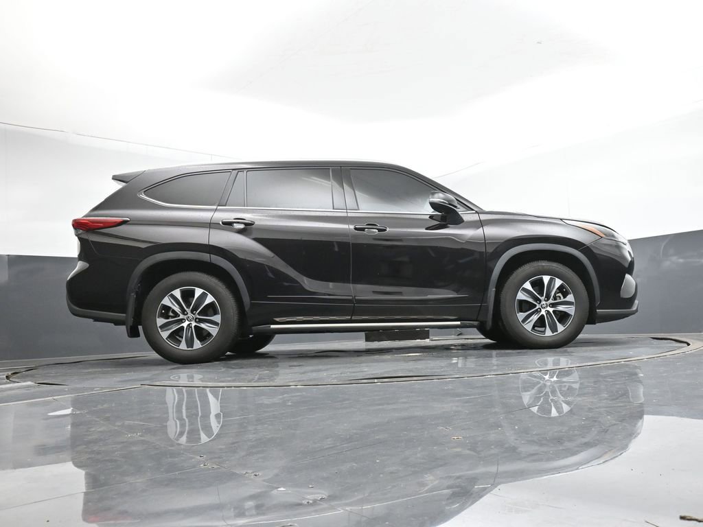Used 2022 Toyota Highlander XLE image 44