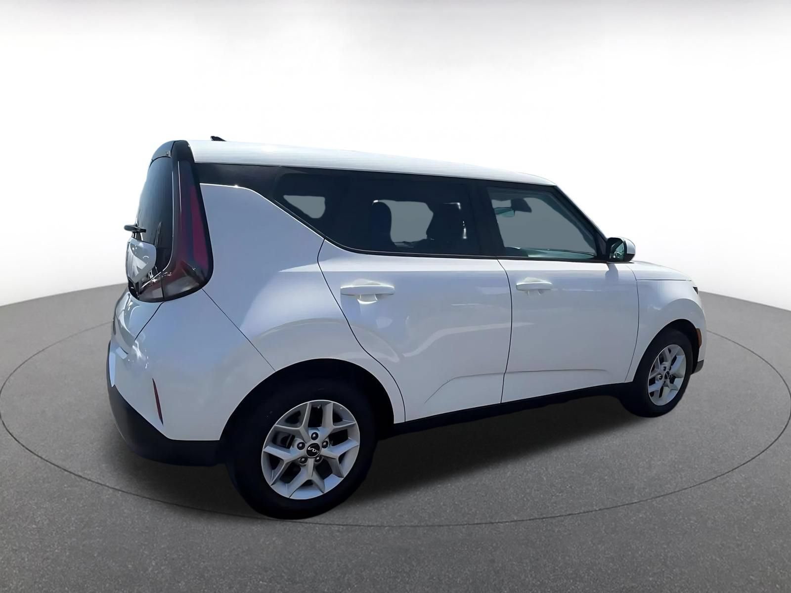 Used 2025 Kia Soul LX w/ LX Technology Package FWD image 14