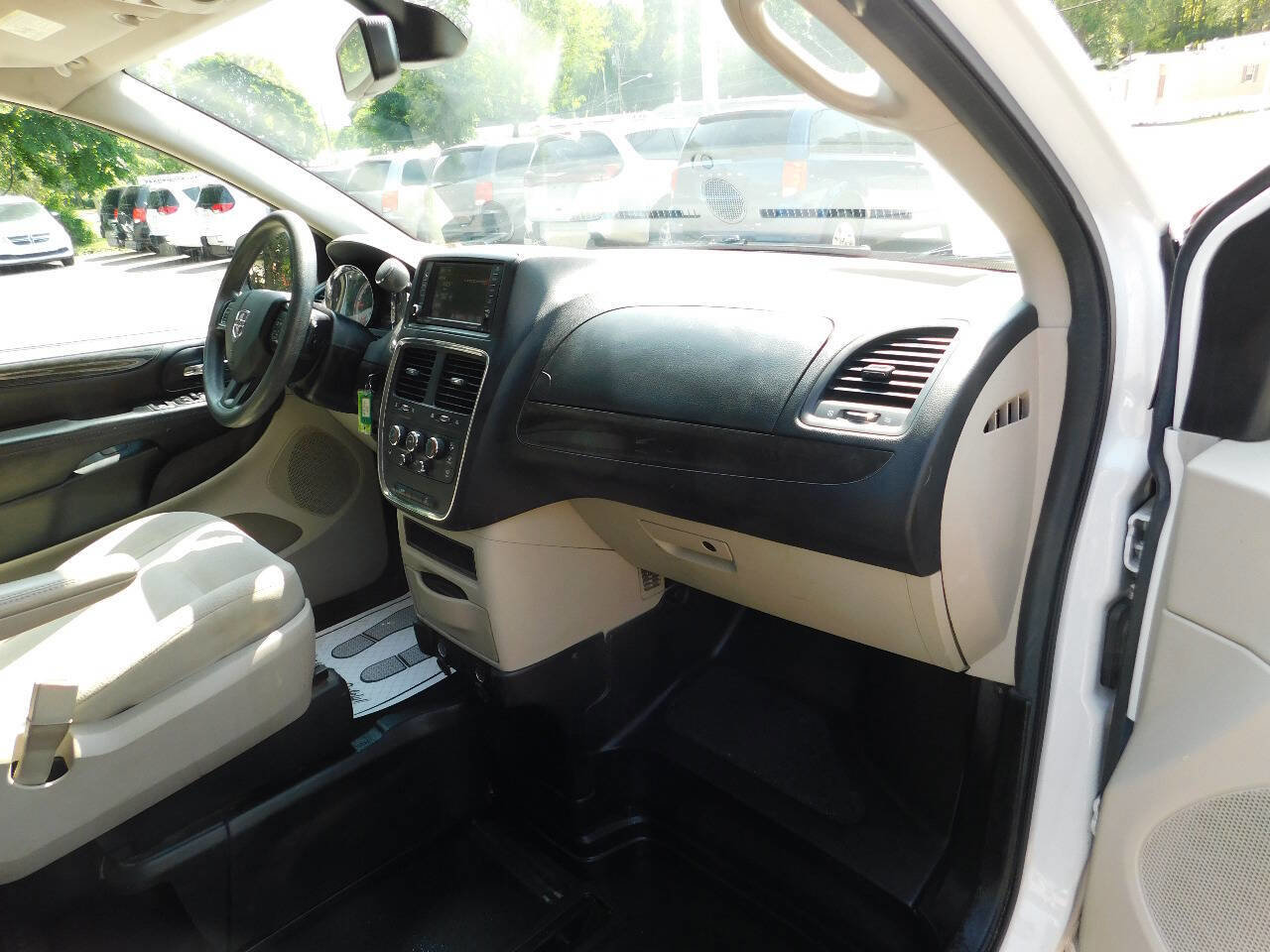 Used 2019 Dodge Grand Caravan SE image 21