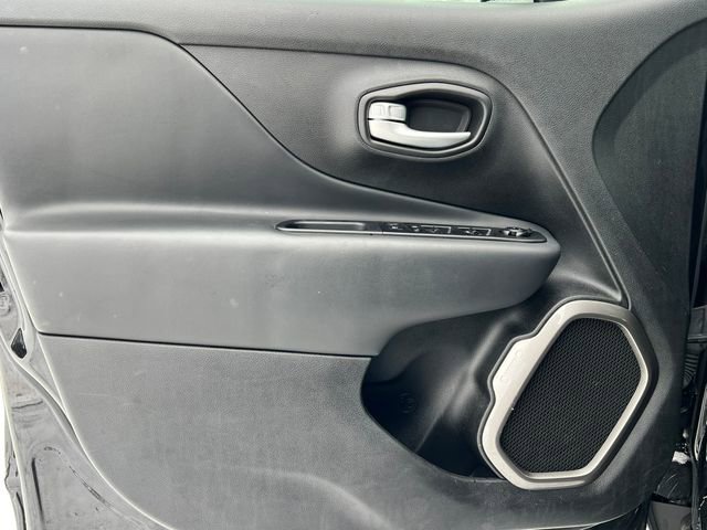 Used 2023 Jeep Renegade Latitude image 11