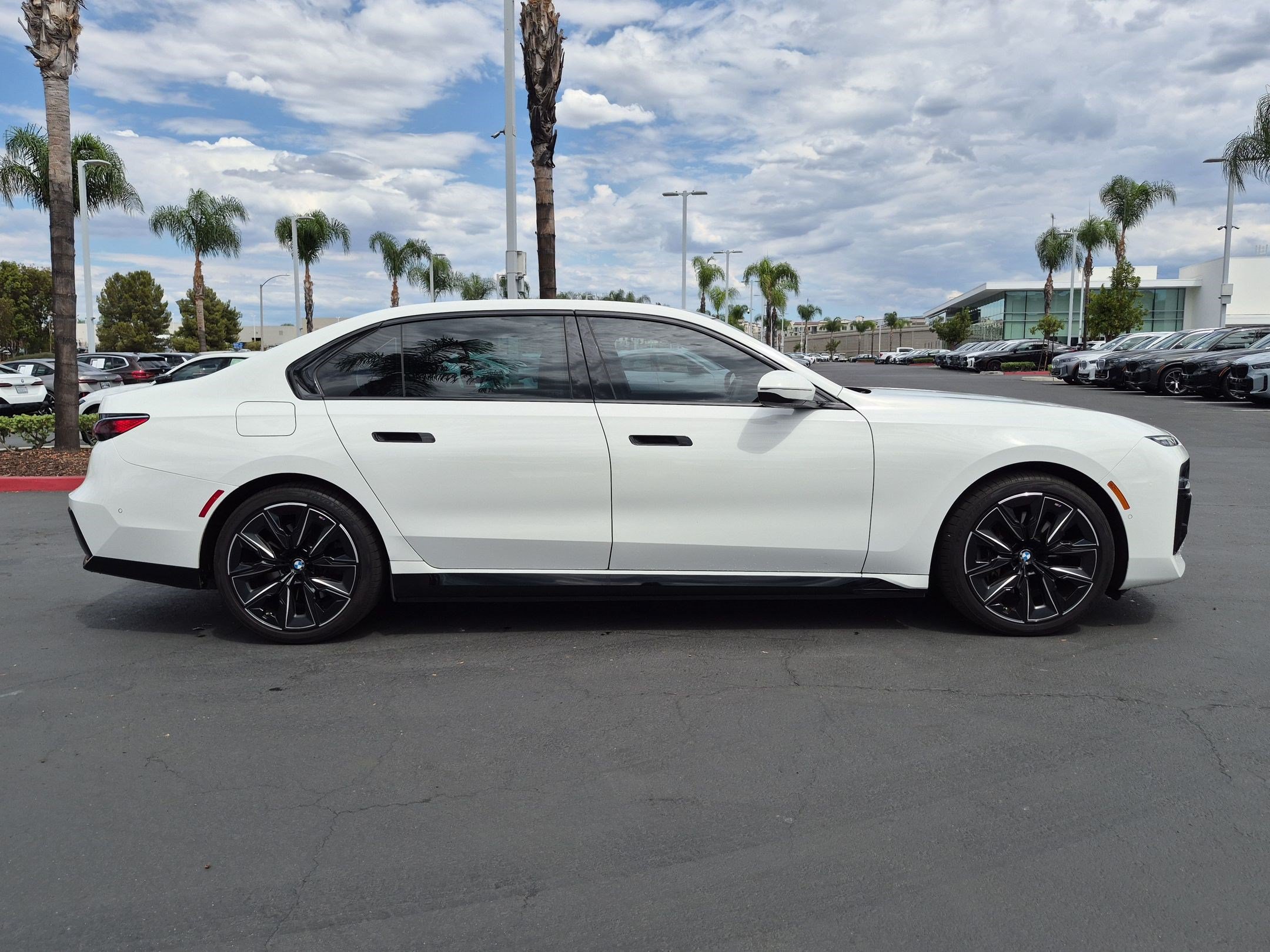 Certified 2024 BMW i7 eDrive50 w/ M Sport Package RWD image 11