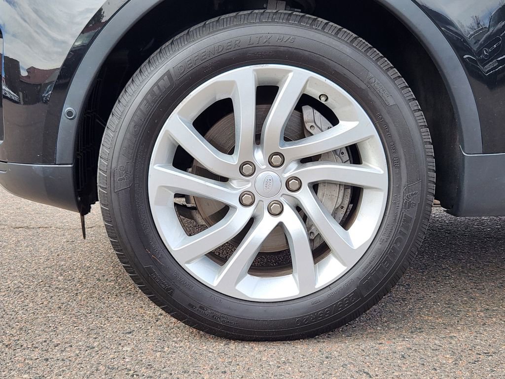 Used 2018 Land Rover Discovery HSE image 10