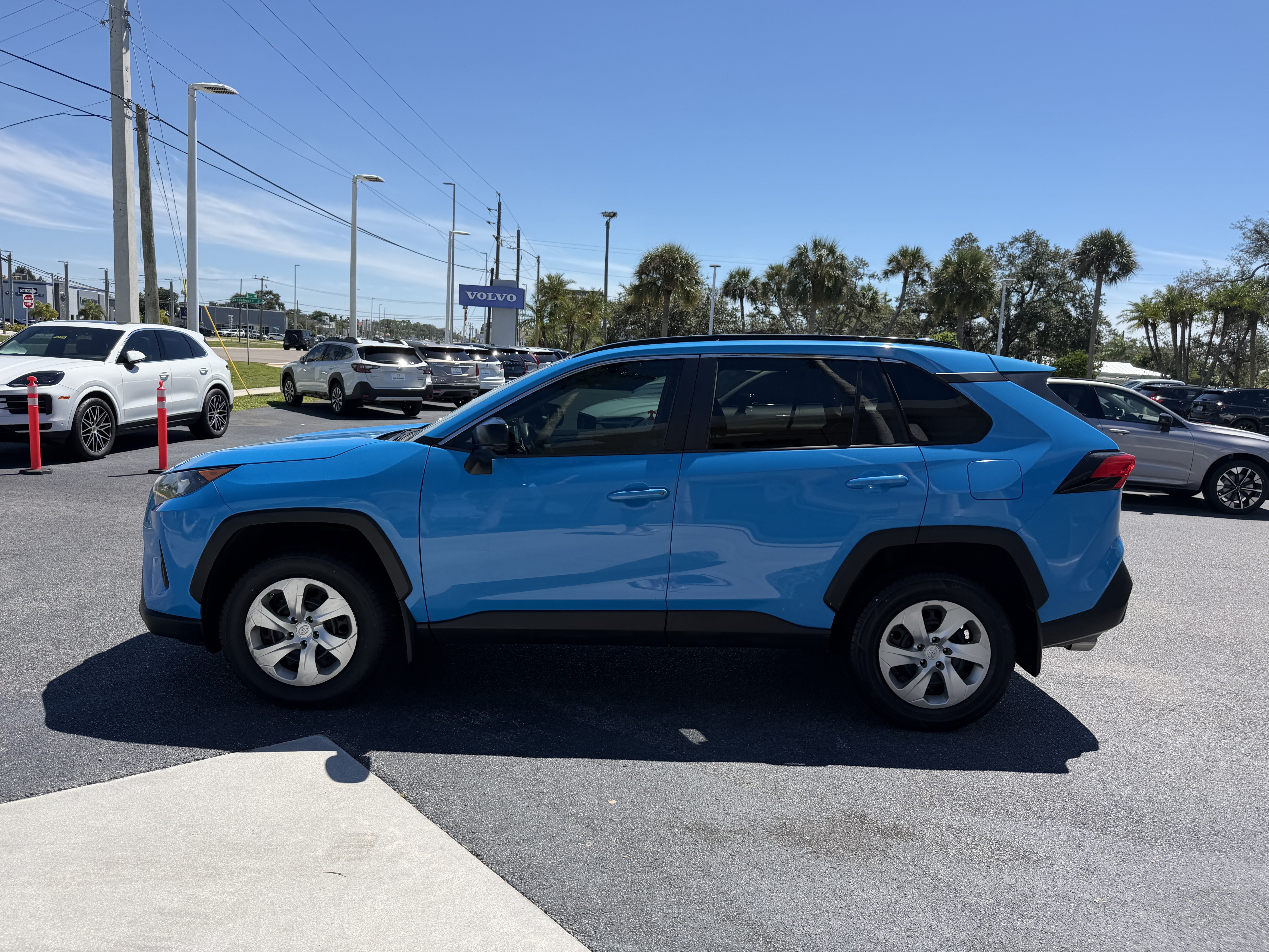 Used 2020 Toyota RAV4 LE FWD image 6