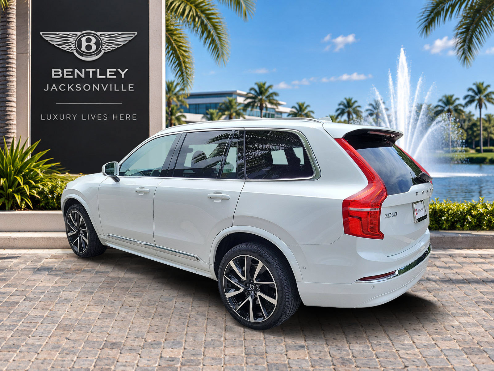 Used 2024 Volvo XC90 B6 Plus AWD/4WD image 2
