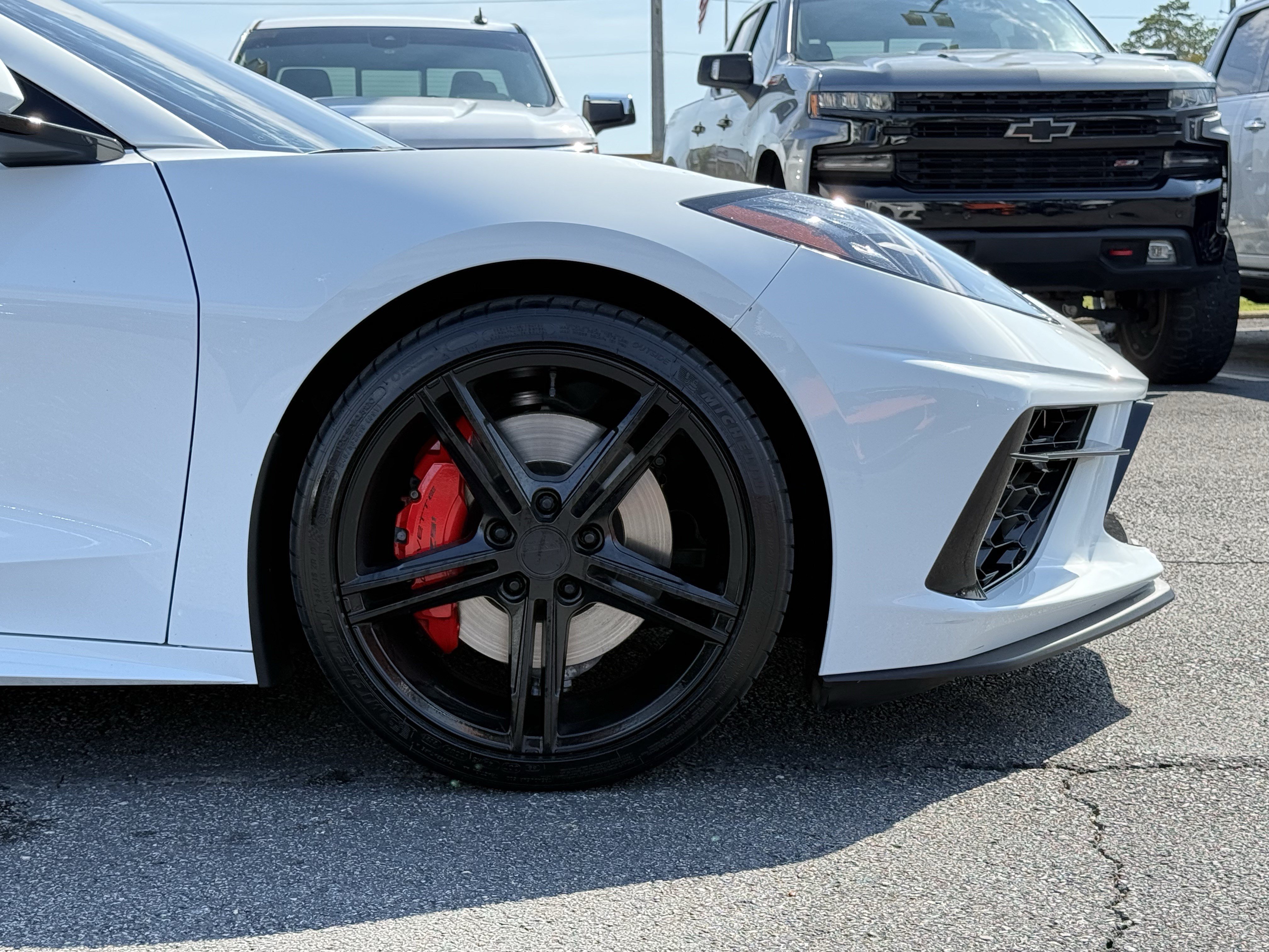 Used 2021 Chevrolet Corvette Stingray Coupe w/ Z51 Performance Package RWD image 13