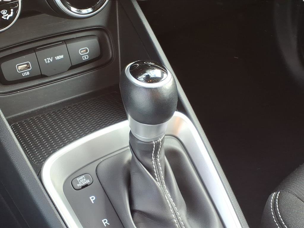 Used 2024 Hyundai Venue SEL image 17