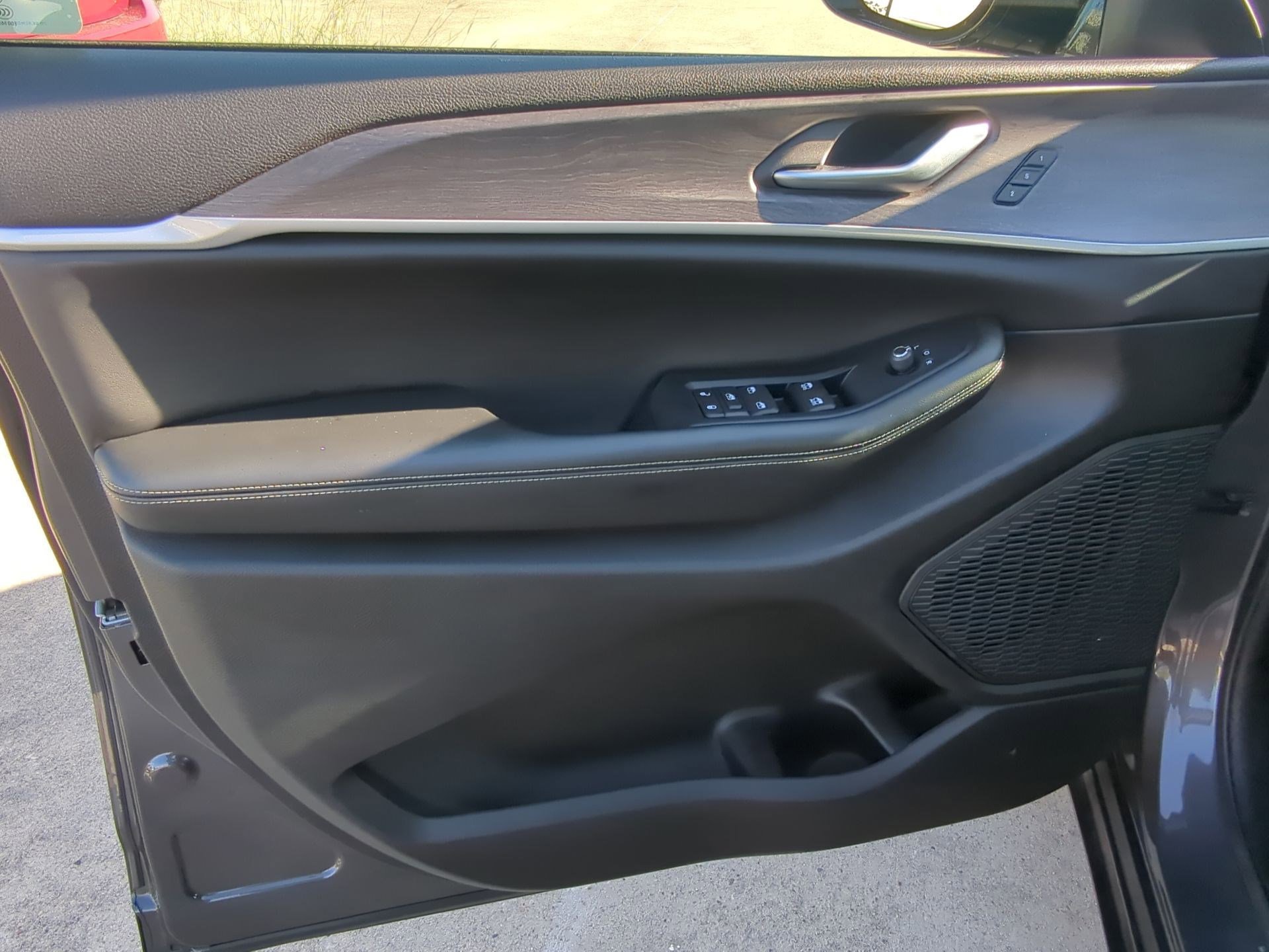 Used 2024 Jeep Grand Cherokee L Limited image 13