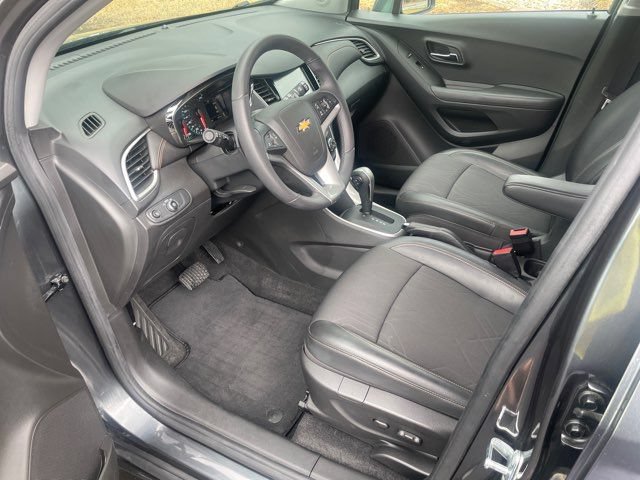 Used 2017 Chevrolet Trax LT w/ LT Convenience Package FWD image 11