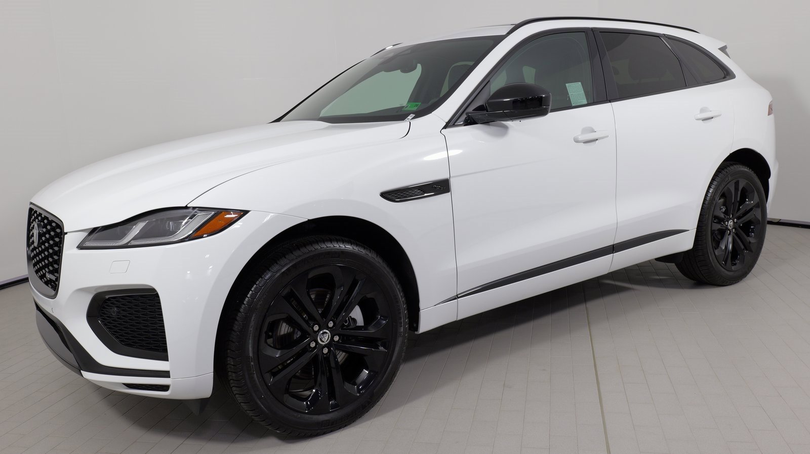 Used 2025 Jaguar F-PACE R-Dynamic S image 3