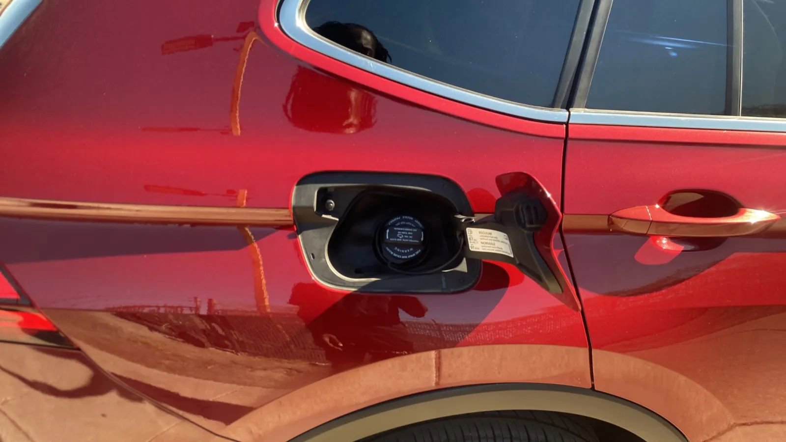 Used 2018 Volkswagen Tiguan SEL FWD image 34
