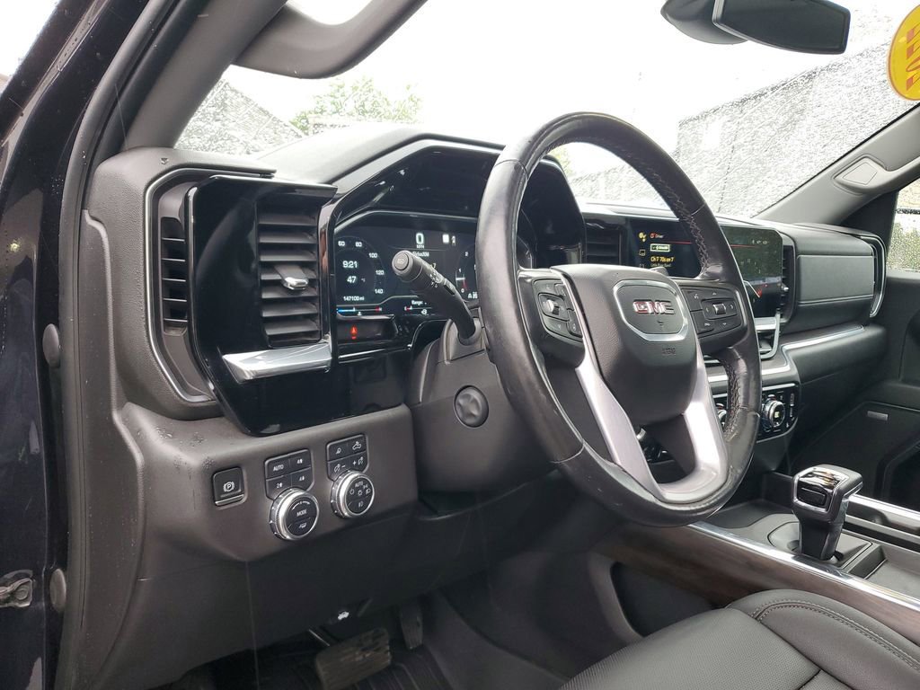 Used 2022 GMC Sierra 1500 SLT w/ SLT Premium Plus Package AWD/4WD image 18