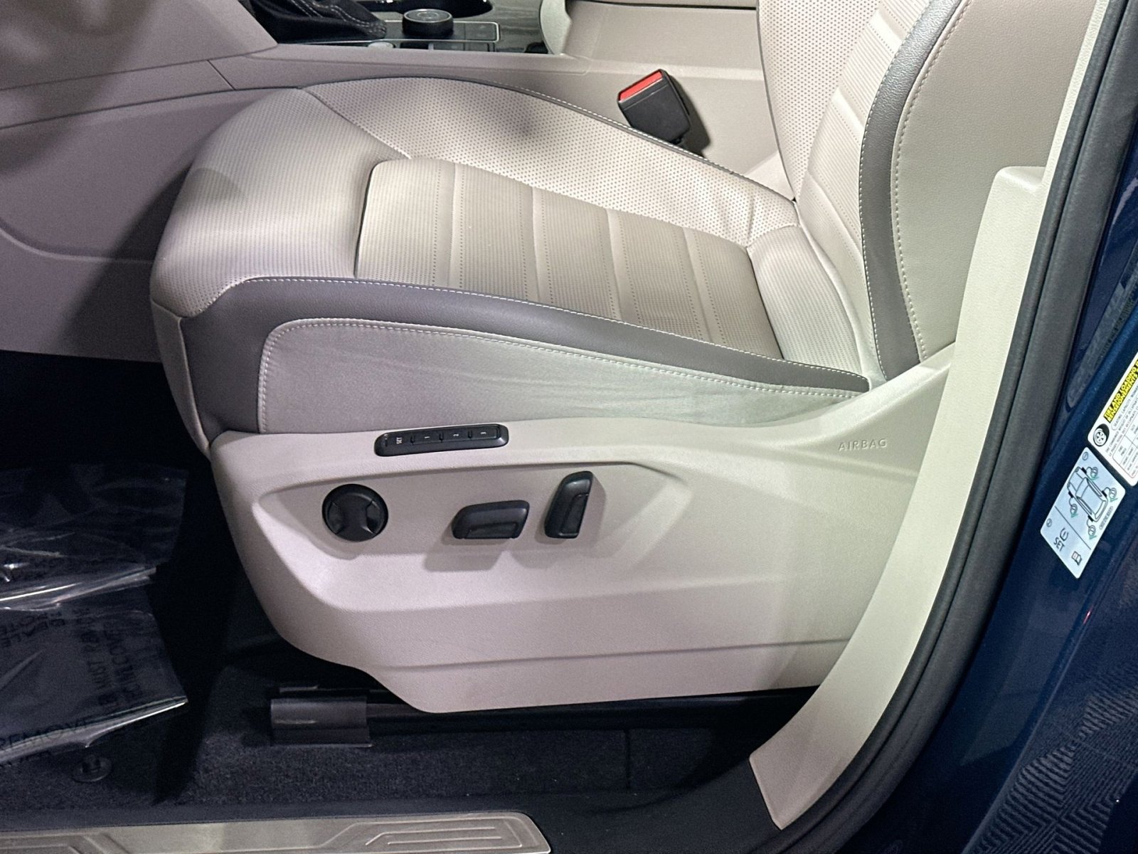 Used 2021 Volkswagen Atlas SEL Premium image 14