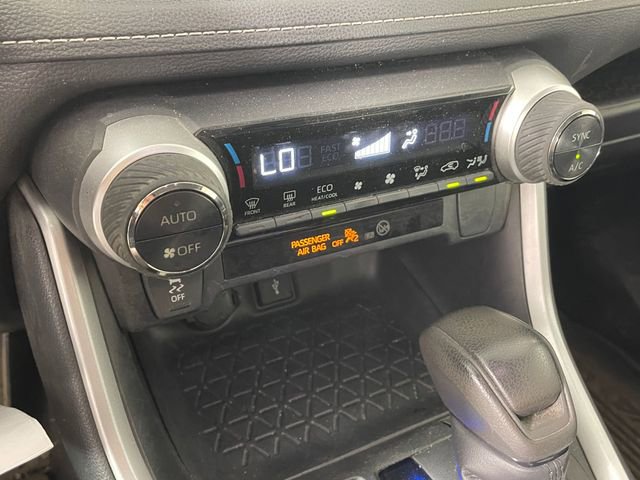 Used 2022 Toyota RAV4 LE AWD/4WD image 8