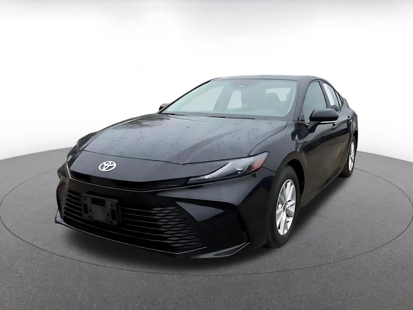 Used 2025 Toyota Camry LE image 7