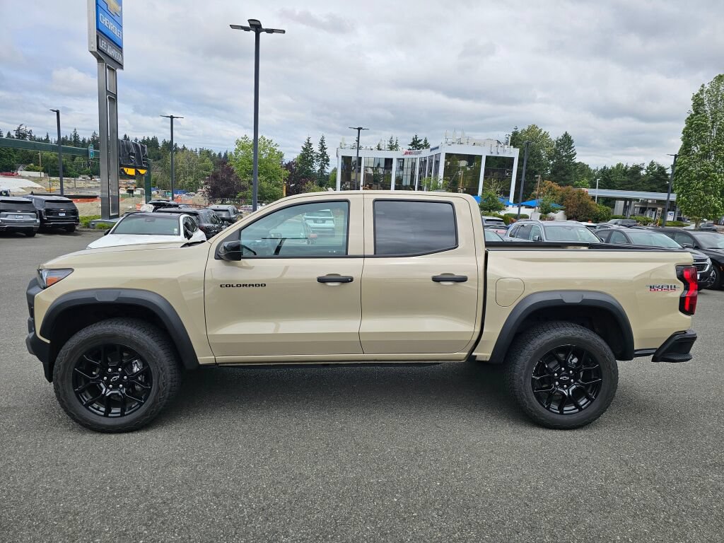 Used 2024 Chevrolet Colorado Trail Boss w/ LPO, Dark Essentials Package AWD/4WD image 8