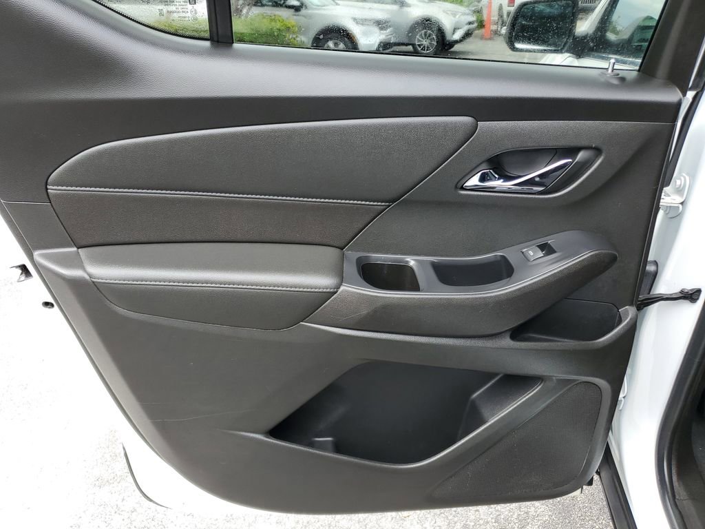 Used 2022 Chevrolet Traverse LT image 9