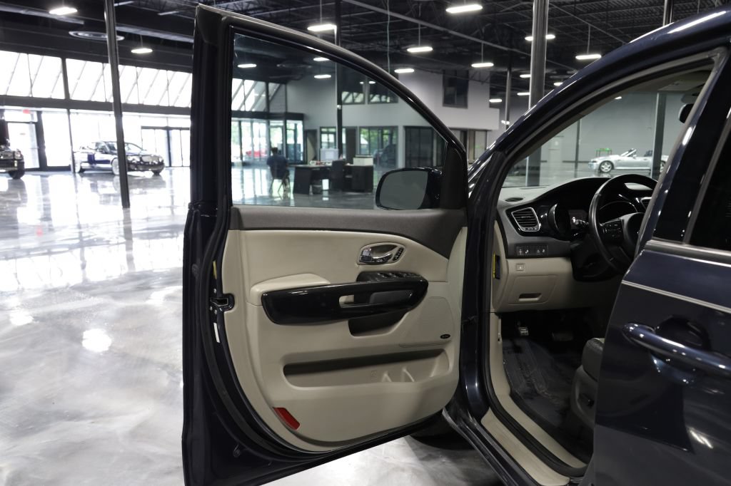 Used 2016 Kia Sedona SX FWD image 10