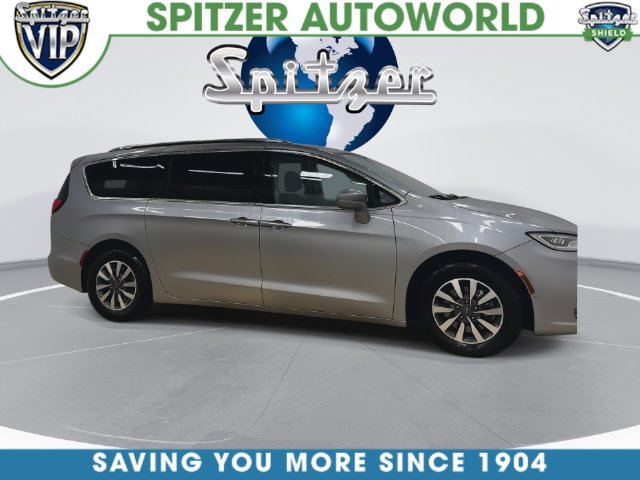 Used 2021 Chrysler Pacifica Touring-L FWD image 3