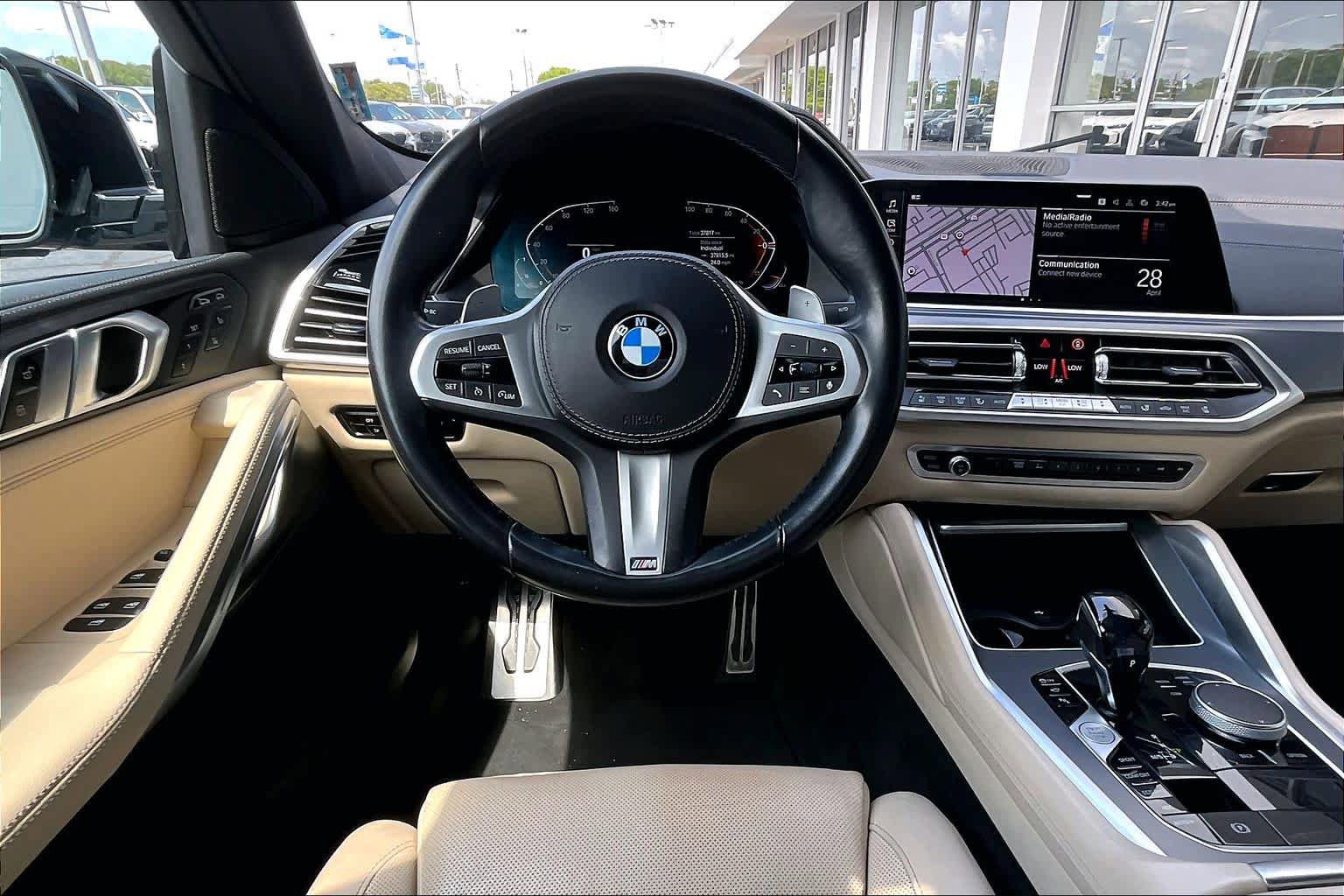 Used 2022 BMW X6 xDrive40i w/ M Sport Package AWD/4WD image 5