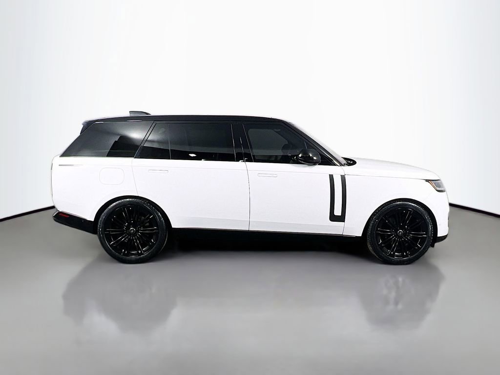 Used 2022 Land Rover Range Rover Long Wheelbase SE image 4