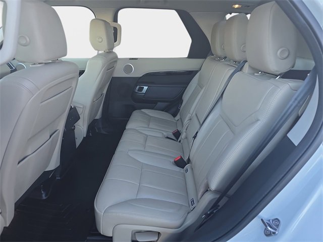 Used 2020 Land Rover Discovery SE image 17