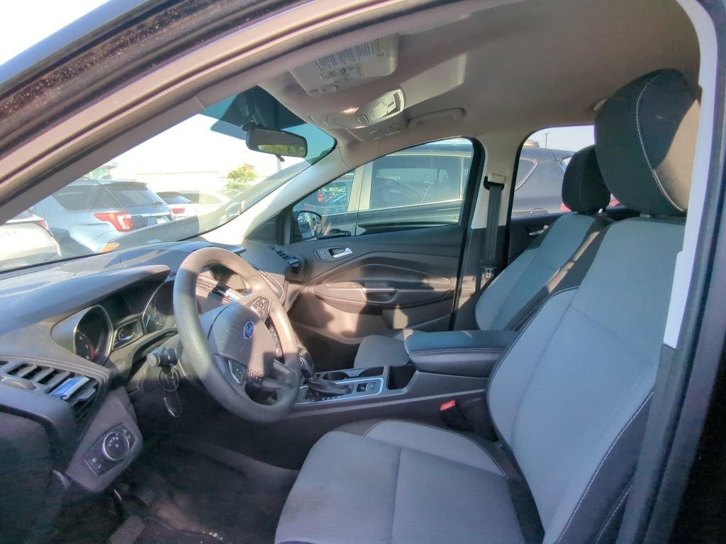 Used 2018 Ford Escape SE w/ SE Sync 3 Package FWD image 6