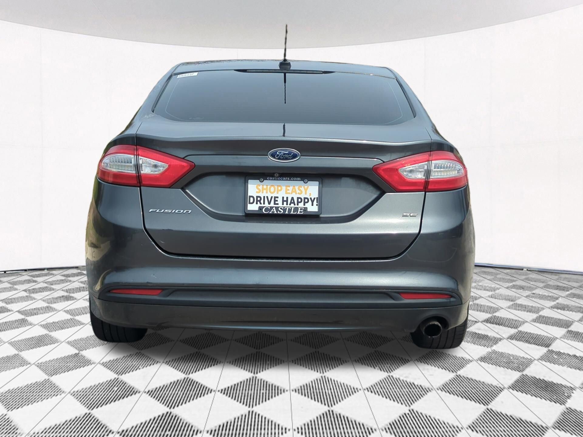 Used 2015 Ford Fusion SE image 10